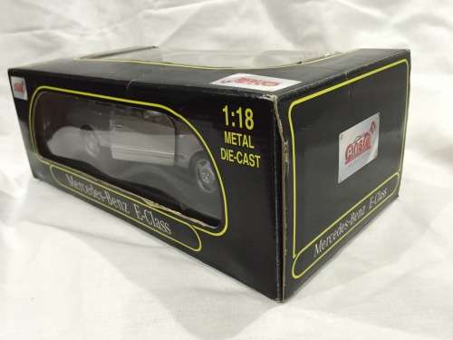 Mercedes-Benz E420 Wagon 1:18 Scale